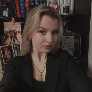 Логотип @https_evgeniabooks_ht - Ушедшая в книжный мир ✨📚