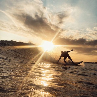 Логотип @huntingforwaves - Охотник за волнами🏄‍♂