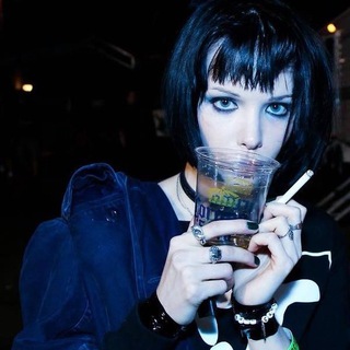 Логотип @hurtxstore - laura castles