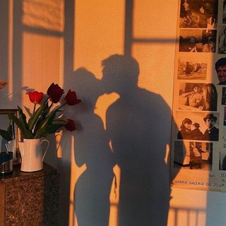 Логотип @hyggeandcozy - запах цветущей сирени