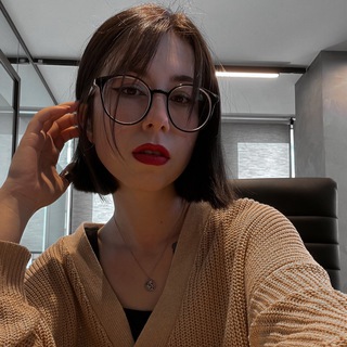 Логотип @hyperfixedlady - Дама с гиперфиксацией