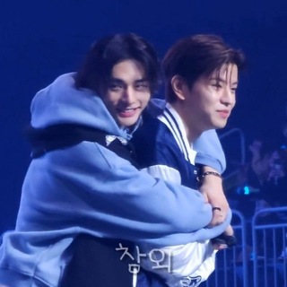 Логотип @hyunminxluv - flourice