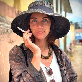 Логотип @i_am_izmaylova - Можно на «ты» | Анна Хломова