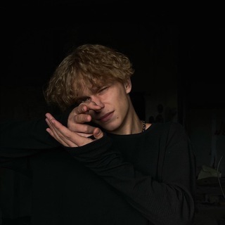 Логотип @i_want_to_be_musician - мальчик с гитарой, о котором ты скоро услышишь