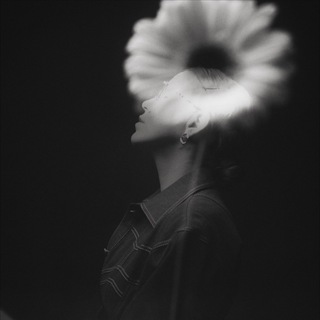 Логотип @iammalvina - искусство продается