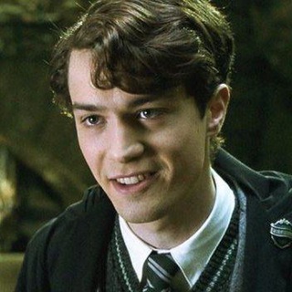 Логотип @iamtomasriddle - Tom Riddle.