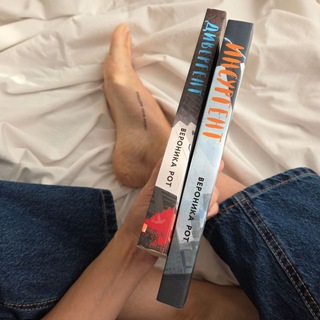 Логотип @iastrebok_vknigax - Ястребок в книгах