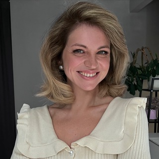 Логотип @ii_biz_chat - Юлия Шарапова