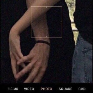 Логотип @iluuvvuu - я люблю