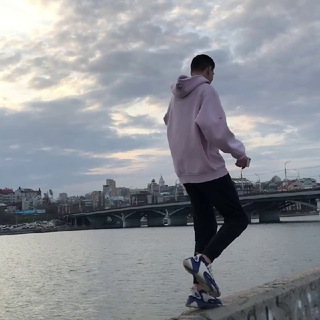 Логотип @imcreepywhitedude - Кто-то мяукнул🐈