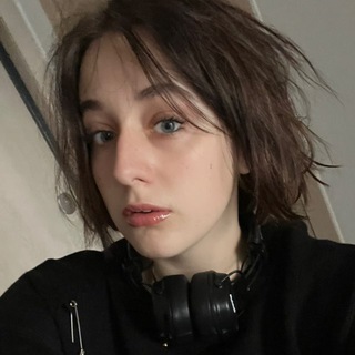 Логотип @imperfectph - та дебилка с кучей концертов