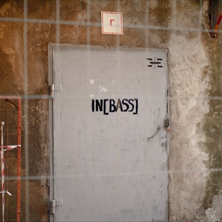 Логотип @inbass - IN[BASS]