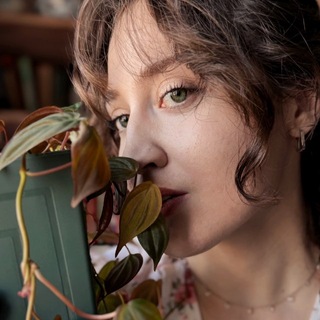 Логотип @inspiredbymarinera - оля и добрые фотоистории