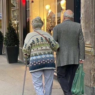 Логотип @insta_tuta - Для твоих историй 💕