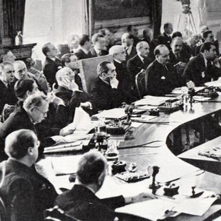 Логотип @international_emphases - Международные акценты