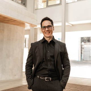 Логотип @investvaliev - Валиев Артем | Криптобот & Инвестиции в недвижимость