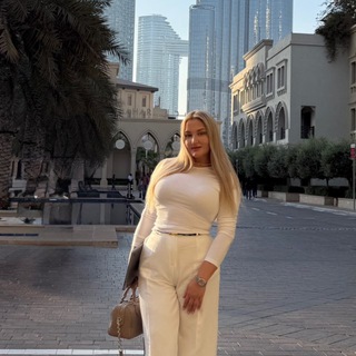 Логотип @investwithmariia - INVEST WITH MARIA 🏙️