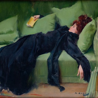 Логотип @irabogunchik - призрак декаданса