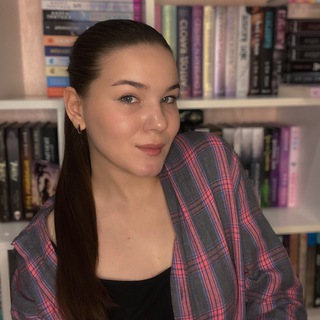 Логотип @irabooks - Ира с книгой