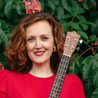 Логотип @irina_vmuzikee - УКУЛЕЛЕ от кандидата наук🎸