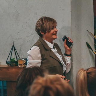 Логотип @irinaleadercoach - Нейро-Стратегический коучинг для жизни и бизнеса с Ириной Михалициной