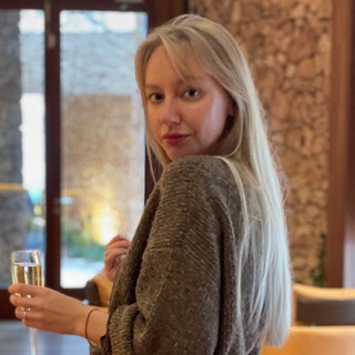 Логотип @irinaprojewelry - Una copa de vino, por favor🍷