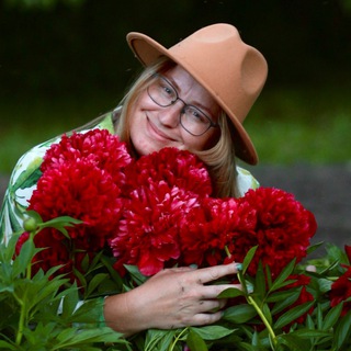 Логотип @irinulyaka - Домик окнами в сад