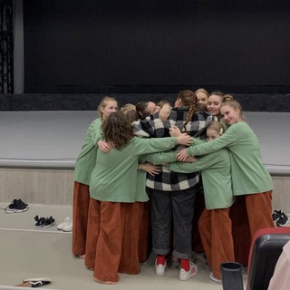 Логотип @izzzzzzzzzzziki - ИЗИЧКИ