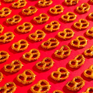 Логотип @jamonandbrezel - Шпик и Брецель