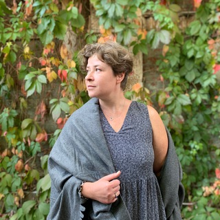 Логотип @jeniamdc - Говорит Микулина