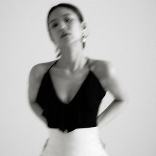 Логотип @jennielaroj - Чат общения🖤