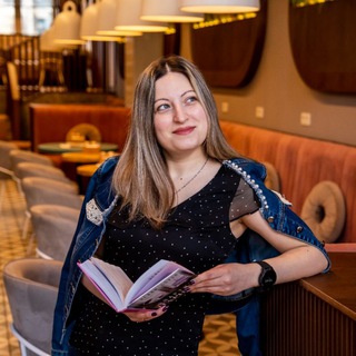 Логотип @jennys_o_knigah - Женя о книгах и не только