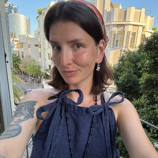 Логотип @jewishandthekitchen - еврейка на кухне