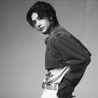 Логотип @jstalll - я хочу..