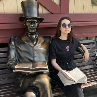 Логотип @judgeabookbyitscover - Суди книгу по обложке