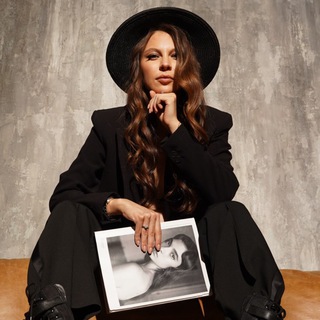 Логотип @julia1ser - МАМА,дай КОНТЕНТ!