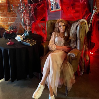 Логотип @julia_magic_taro - Философия Таро и Эзотерики