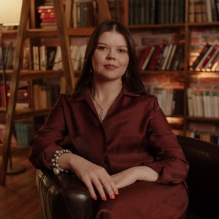 Логотип @juliadenglish26 - книги иЮля