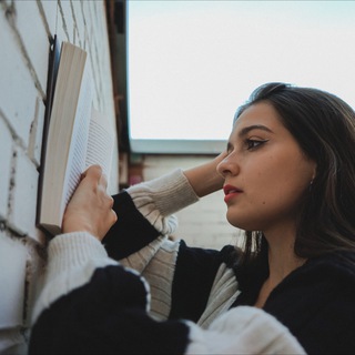 Логотип @julianovella - Новелла