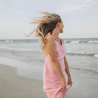 Логотип @juliapyataykina - Искренности, пожалуйста ✨