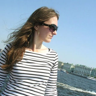 Логотип @julie_pr - Вышивка за чашкой кофе