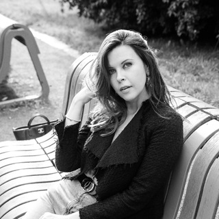 Логотип @julieaparis - Парижский Вкус