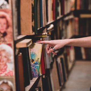 Логотип @juliett_bookbinge - Литературное беспутство