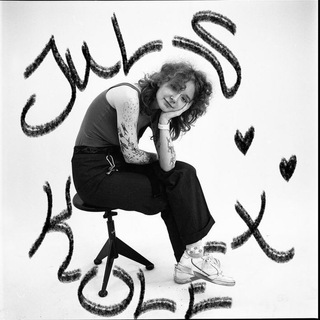 Логотип @julskolet - Juls kolet d̶̜̞̥̯̟̽̂̌ͅr̵̐͐͘ ̙̙͚̞̦̻͜a̵̞͉͖͚̬͇̙͉͌̽̋̀̎͂̈́̄̀̕ͅĭ̶̉̈́̕ ̢͇̩̖̯͓̮͚͓̓͜ ̝ǹ̶̡͖̯͕̓̄̆̍͊̒͘