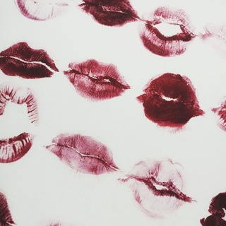 Логотип @july_kri_makeup - Пушистые кисти 🎀