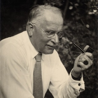 Логотип @jung_tsitaty_psyhoiogia - Карл Густав Юнг