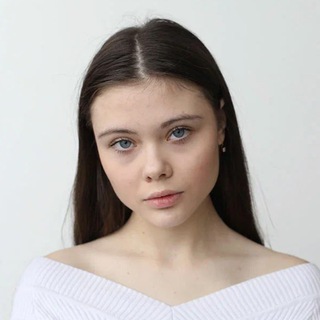 Логотип @kalashnikova_dashaa - даша, но без рюкзака