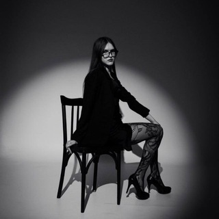 Логотип @karelina_y - юликс 🫧🤍