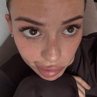 Логотип @karishachiki - Каришка Чикипики