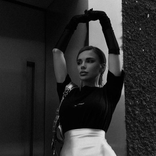 Логотип @karristylist - The Kerri | Байер и стилист